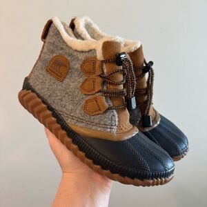 Sorel Girls Out N About Plus Felt Waterproof Rain Boots Size 3